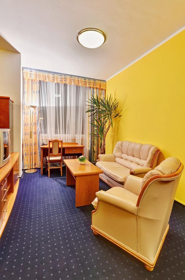 Hotel Slunce ハブリーチクーフ・ブロト エクステリア 写真